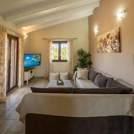 וילה Vayianna's Garden House *
