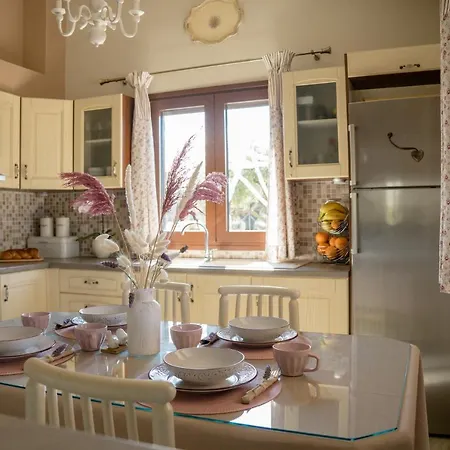 Vayianna's Garden House *