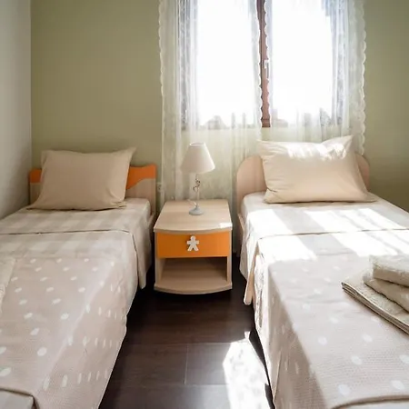 Vayianna's Garden House *