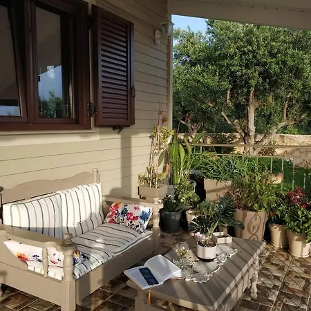 Vayianna's Garden House *
