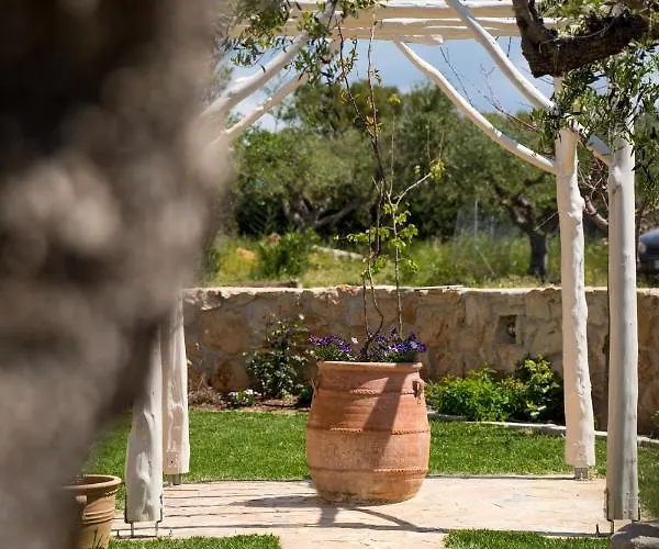 Vayianna's Garden House
